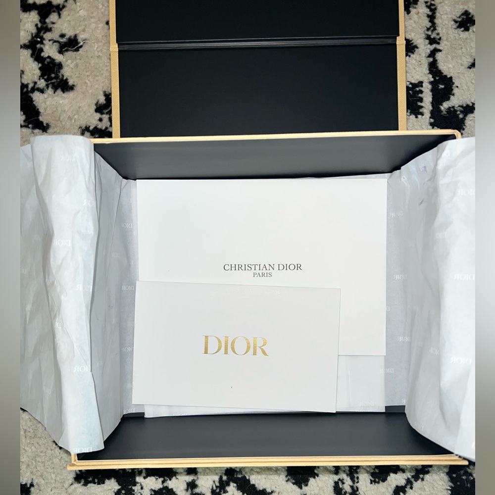 Dior Gift Box - Picture 3 of 5